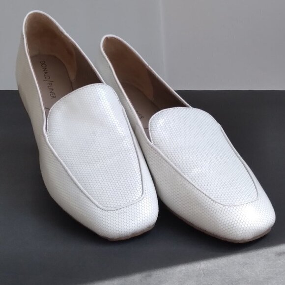 Donald Pliner 'Honey' White Leather Honeycomb Textured Loafers Sz 8M - Picture 1 of 9